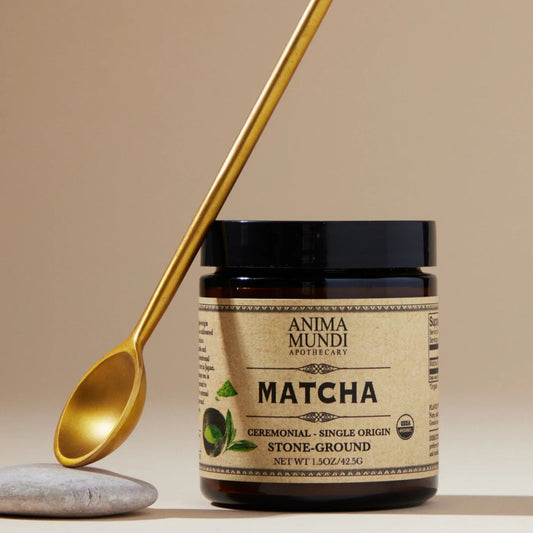 Matcha, Groene thee. Elk blad wordt met de grootste zorg met de hand geplukt en vervolgens met de hand gemalen.