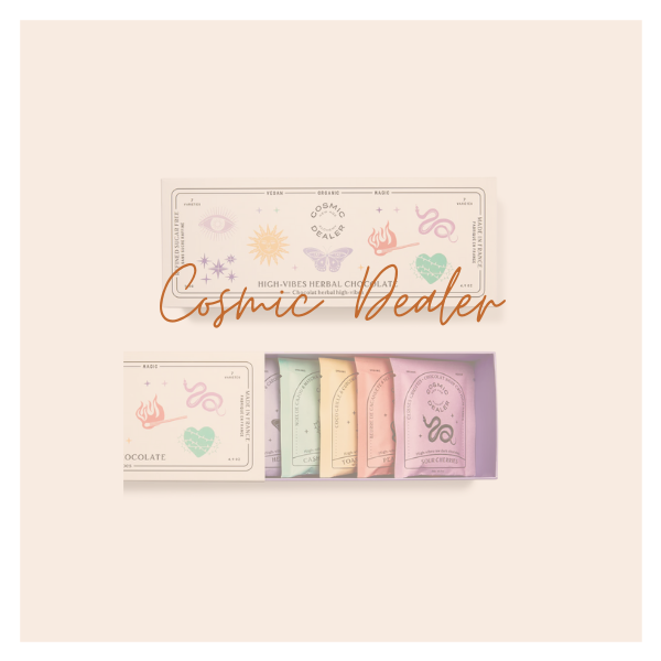 Een assortiment van gezonde noten- en zaadboter vierkantjes, omhuld met rauwe pure chocolade en gemicrodoseerd met functionele botanicals.