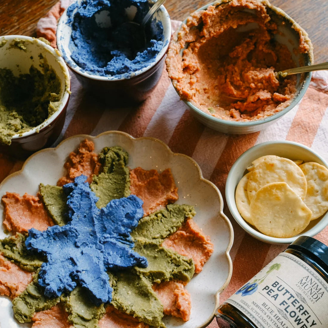 Butterfly Pea Flower zit vol met antioxidanten (zoals anthocyaan) en pigmenten waarmee het voedsel en dranken op natuurlijke wijze kan kleure