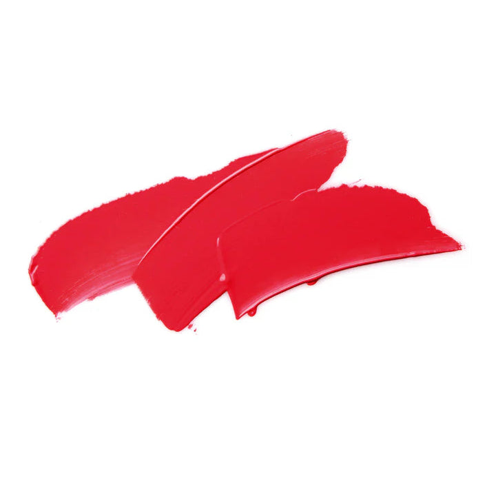 Couleur Caramel Lipstick True Red detail laat romige satijnglans zien