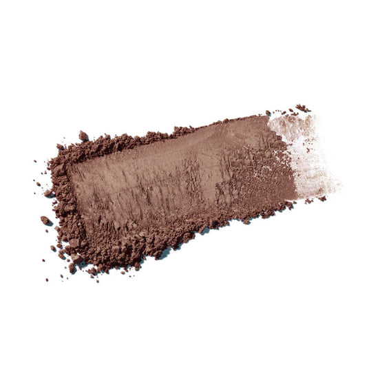 La texture mate cacao du fard à paupières Couleur Caramel s'estompe tout en douceur