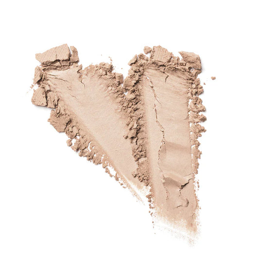 La texture mate du fard à paupières Couleur Caramel s'estompe en douceur et de façon homogène