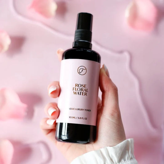 Deze biologische toner van rozen helpt je huid kalmeren, zuiveren, hydrateren en te verstevigen. Daarbij helpt het een rode huid te verminderen.