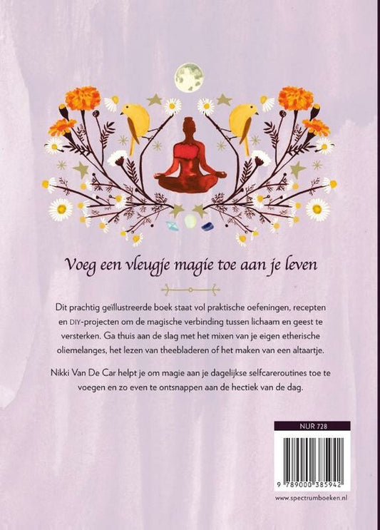 Nikki van de Car, autrice de Practical Magic, vous initie à ce monde mystique et vous enseigne des rituels puissants, des formules apaisantes et des potions de plantes guérisseuses.