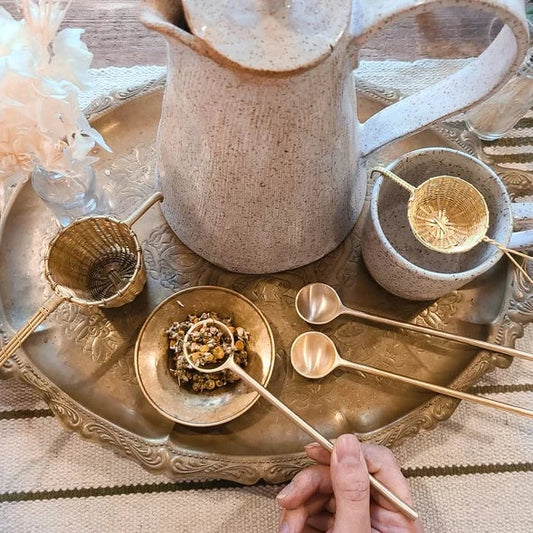 Spoel de lepel af na elk gebruik en droog met een zachte doek af. Messing oxideert niet als het goed wordt onderhouden.