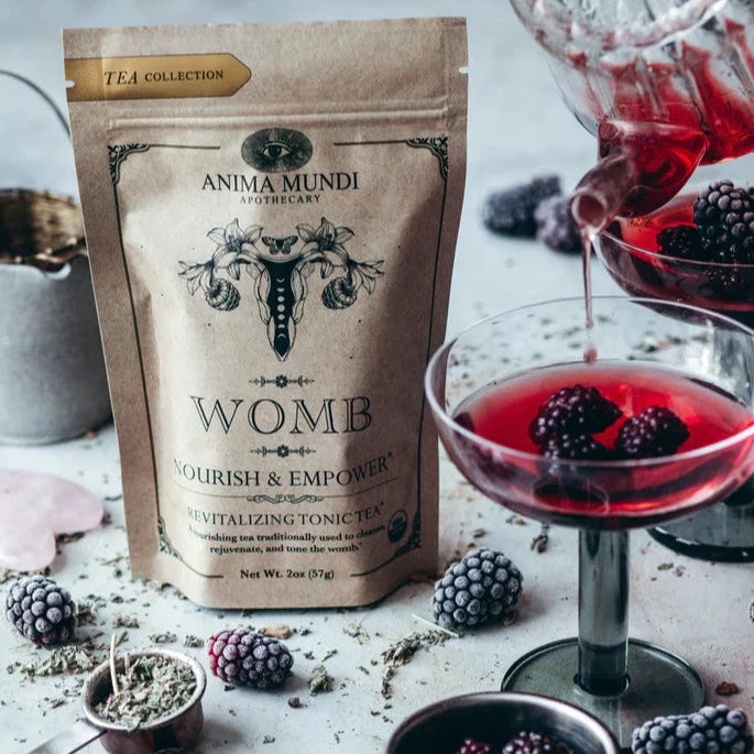 Een heerlijke en voedende thee die de baarmoeder ondersteunt. Samengesteld uit klassieke kruiden zoals Framboos, Brandnetel en Moringa Blad, die een bron zijn voor hormonale ondersteuning.