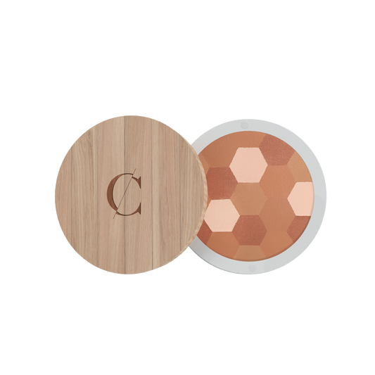 De mozaïekpoeders zijn ideaal om de vorm van je gezicht te accentueren en geven je het hele jaar door een frisse, zomerse tint.