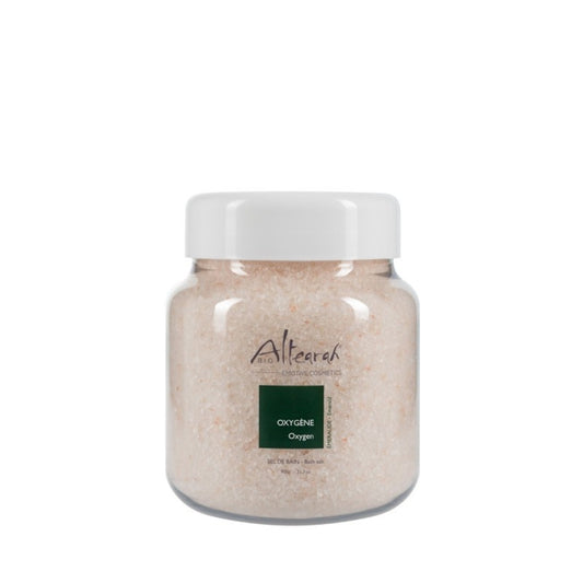 Natuurzuiver badzout met biologische essentiële oliën. Biologische oliën van den, bergamot, rozemarijn en eucalyptus.