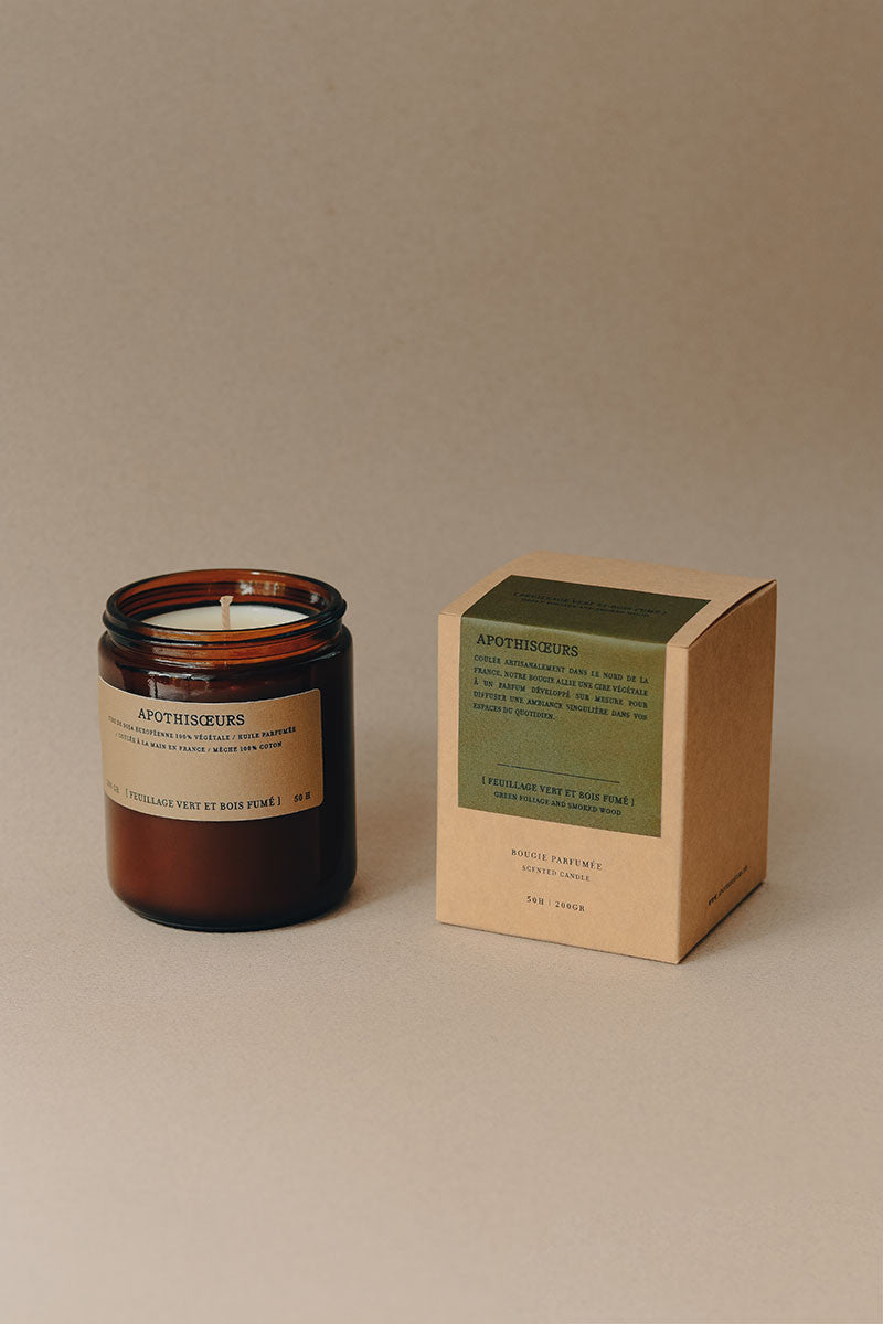 Bougie parfumée Apothisoeurs Feuilles Vertes et Bois Fumé avec sa boîte