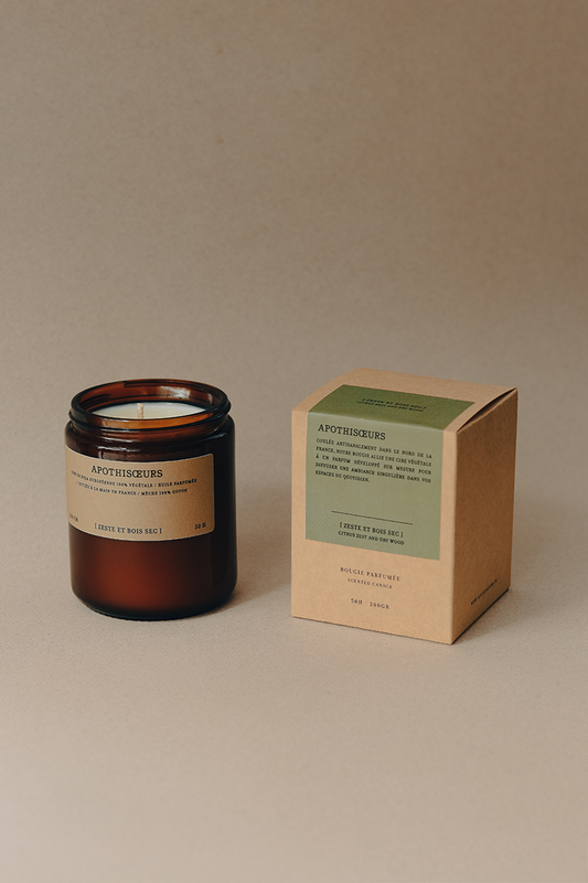 Bougie parfumée Apothisoeurs Zeste d’Agrumes et Bois Sec avec sa boîte