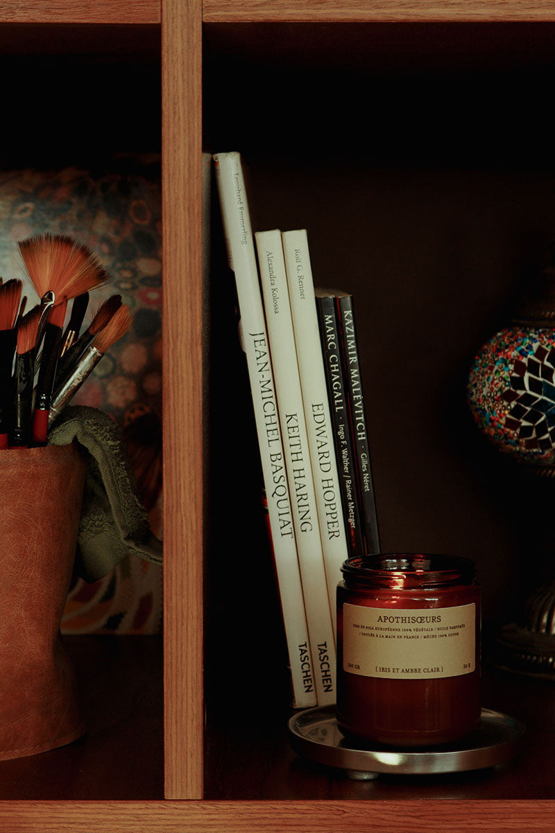 Apothisoeurs scented candle Iris and Light Amber on a bookshelf