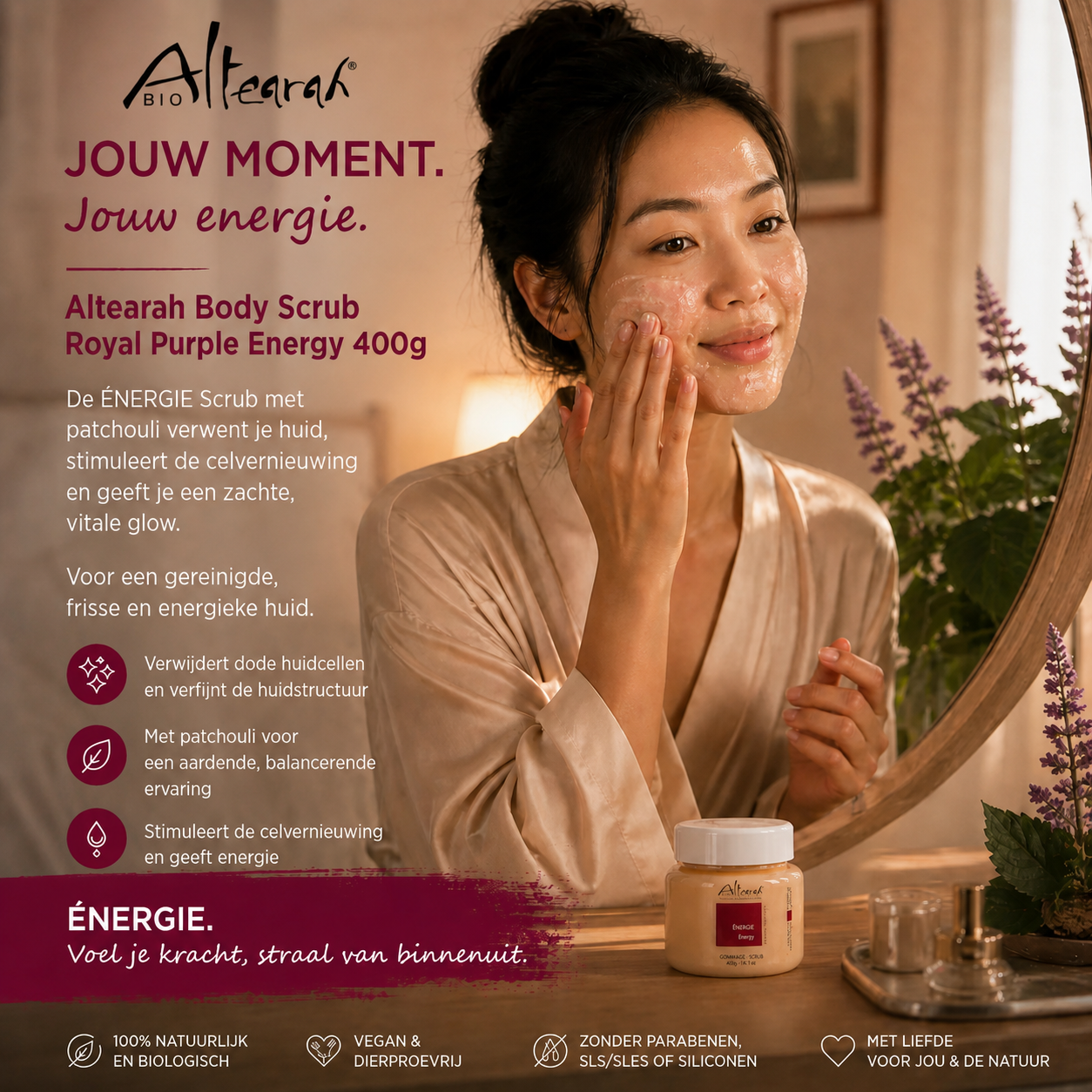 Vrouw brengt Altearah Royl Purple Energy scrub met o.a. patchouli aan voor energieke en stralende huid