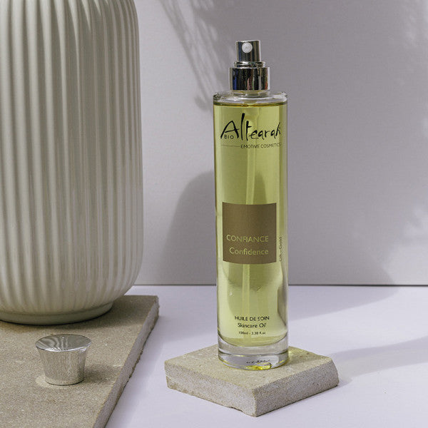 Biologische olie voor luxe selfcare moment en versterking van zelfvertrouwen en uitstraling