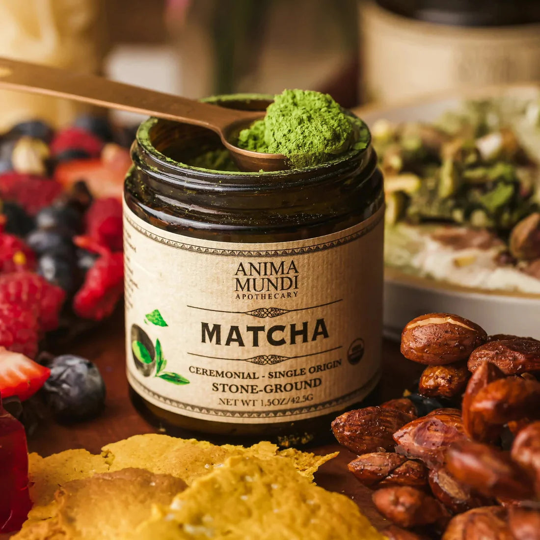 Ceremoniële matcha poeder in pot – rijke groene kleur, antioxidanten en natuurlijke energieboost