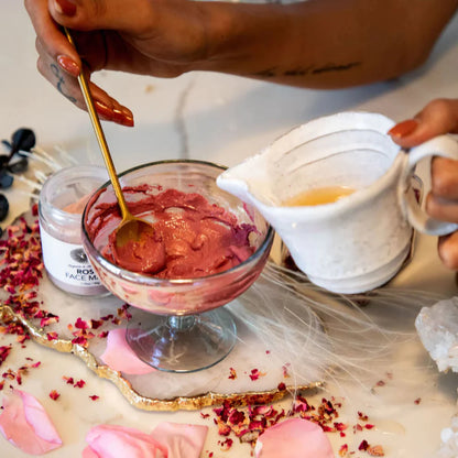 Rozen face mask met botanische ingrediënten voor diepe detox en intense hydratatie