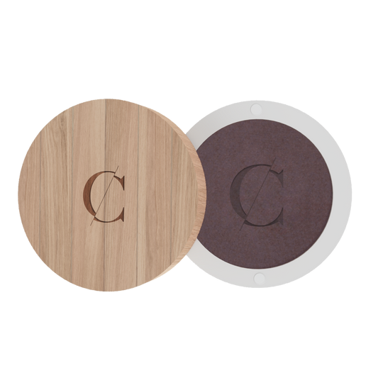 De natuurlijke en biologische oogschaduw van Couleur Caramel bevat een sterke concentratie van pigmenten. 