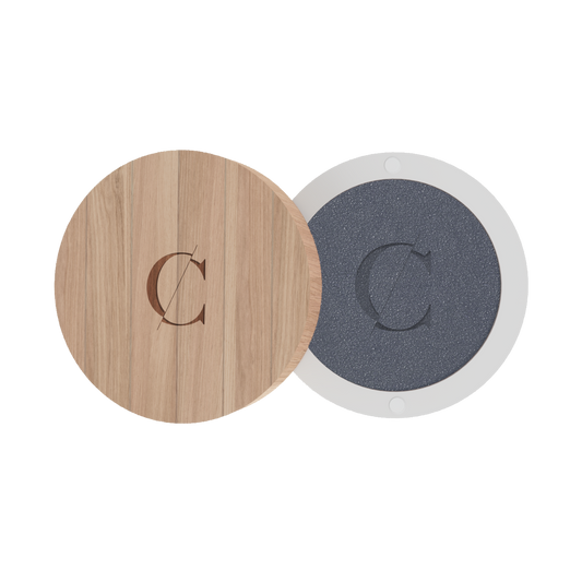 De natuurlijke en biologische oogschaduw van Couleur Caramel bevat een sterke concentratie van pigmenten. 