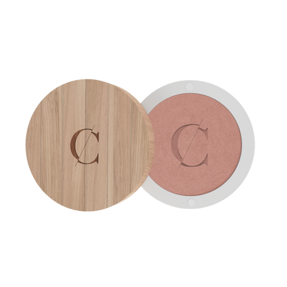 Couleur Caramel's natural, organic eyeshadow has a high concentration of pigments.