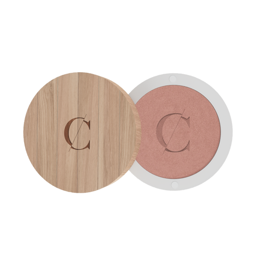 De natuurlijke en biologische oogschaduw van Couleur Caramel bevat een sterke concentratie van pigmenten. 