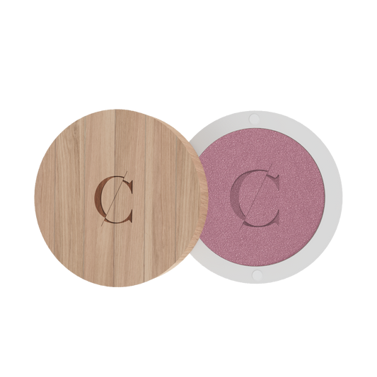 De natuurlijke en biologische oogschaduw van Couleur Caramel bevat een sterke concentratie van pigmenten. 