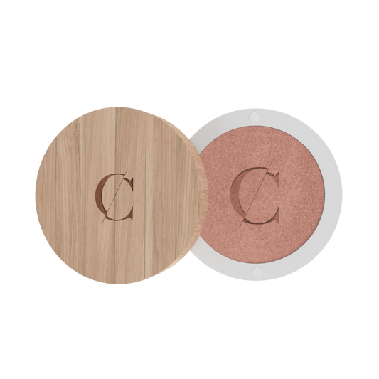De natuurlijke en biologische oogschaduw van Couleur Caramel bevat een sterke concentratie van pigmenten. 