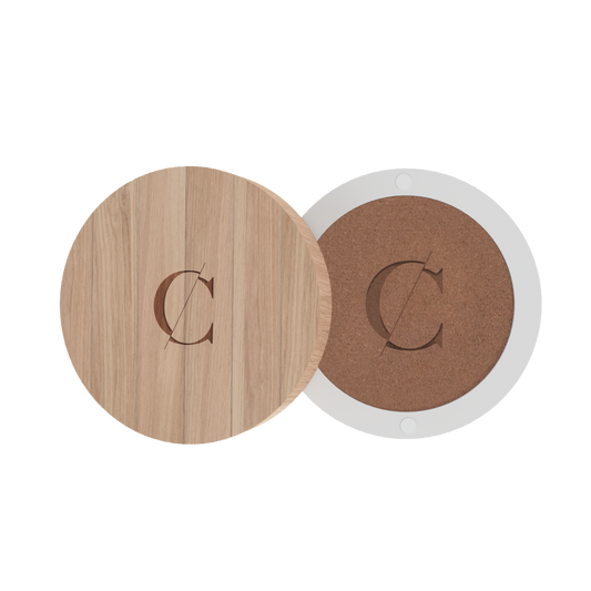De natuurlijke en biologische oogschaduw van Couleur Caramel bevat een sterke concentratie van pigmenten. 