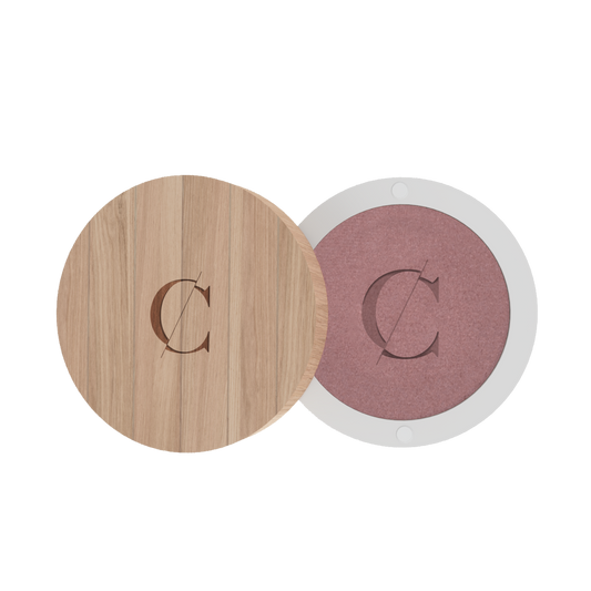 De natuurlijke en biologische oogschaduw van Couleur Caramel bevat een sterke concentratie van pigmenten. 