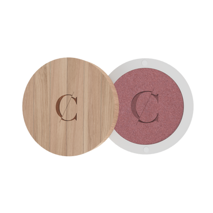 Couleur Caramel's natural, organic eyeshadow has a high concentration of pigments.