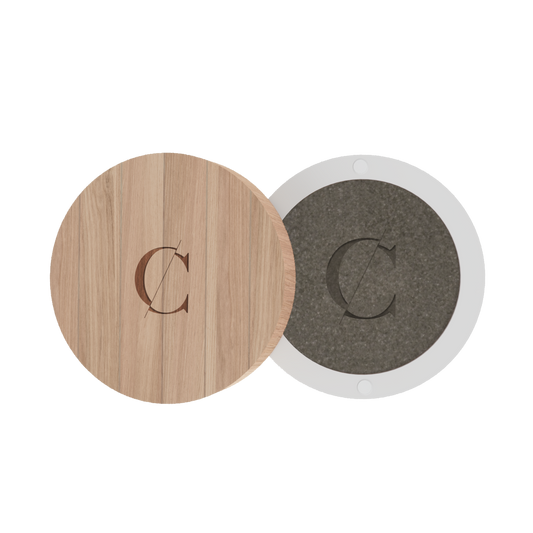 De natuurlijke en biologische oogschaduw van Couleur Caramel bevat een sterke concentratie van pigmenten.