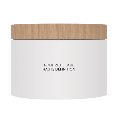 Cette poudre permet aussi de fixer les zones illuminées, une technique appelée « baking ».