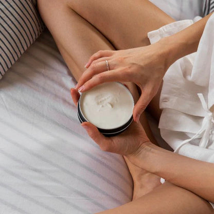 The soothing organic Shea body butter protects and cares for your skin from head to toe.