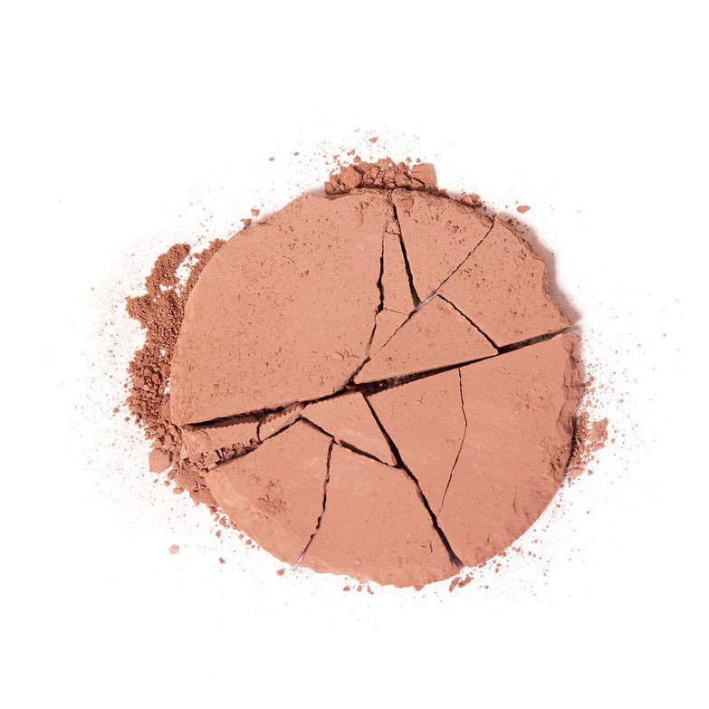 Couleur Caramel Bronzing Poeder Golden Brown detail toont fluweelpoeder