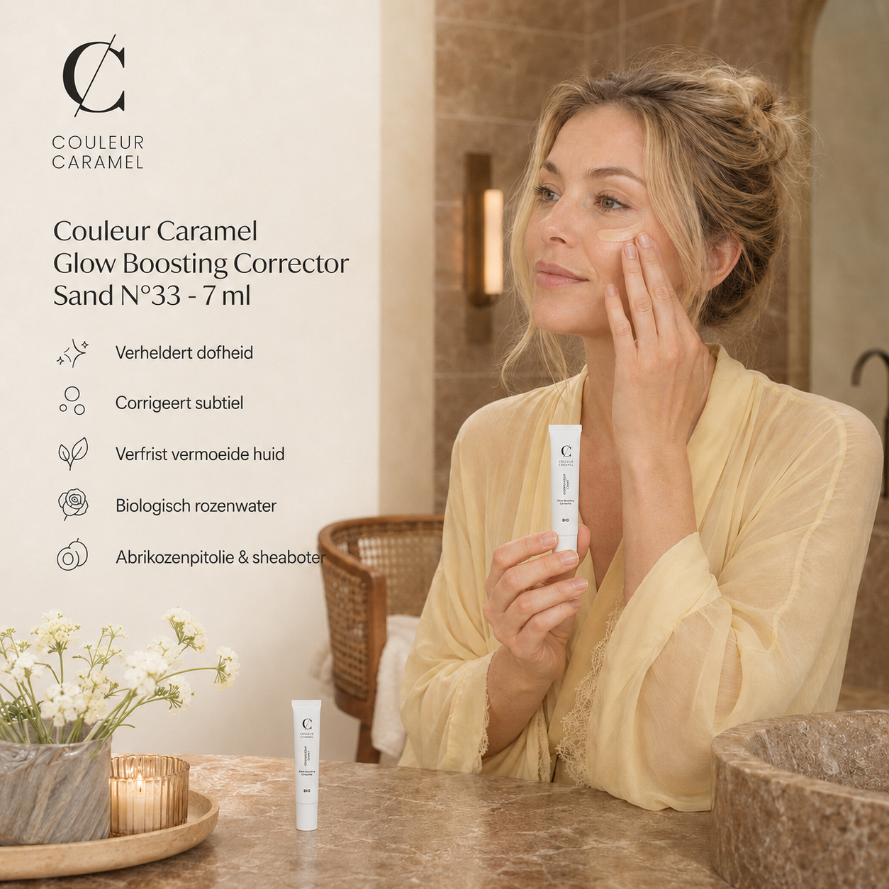 Couleur Caramel Glow Corrector Sand verheldert huid in bruine badkamer