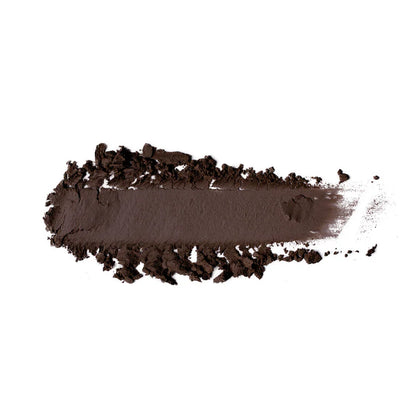 La texture mate marron du fard à paupières Couleur Caramel s'estompe tout en douceur