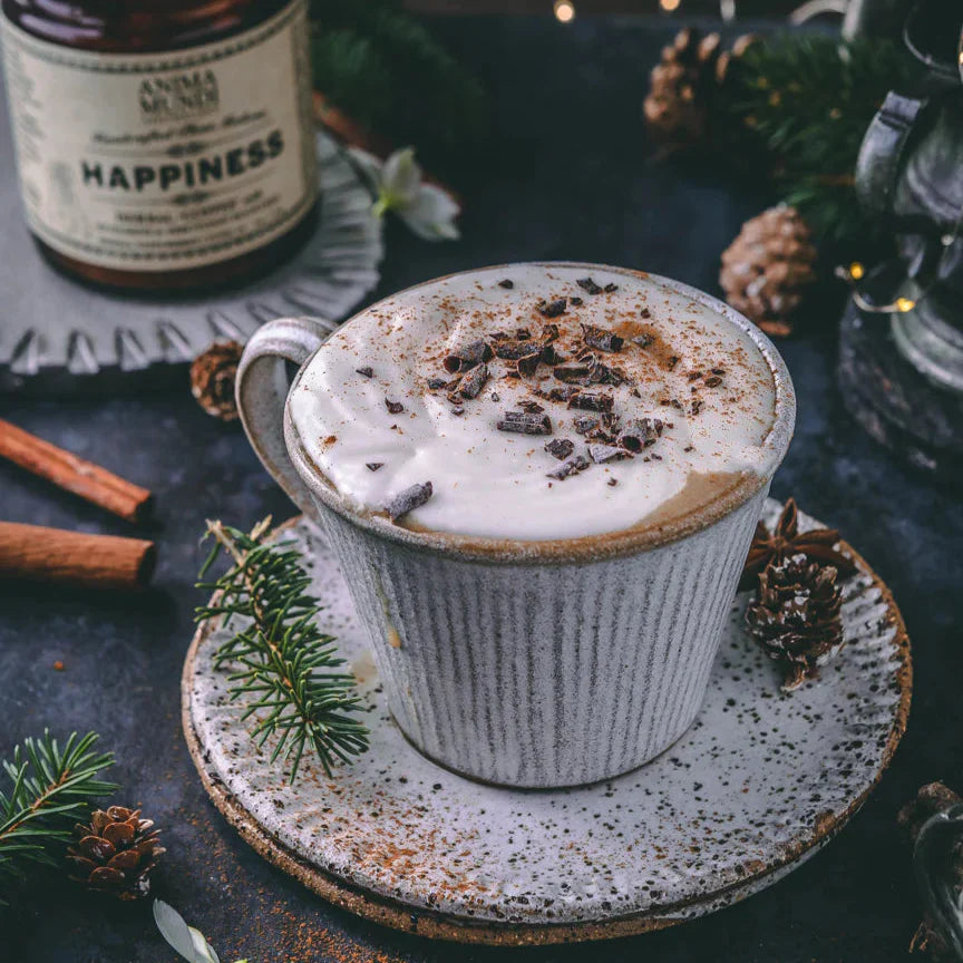 Kruiden latte met Anima Mundi Happiness Powder voor focus en balans