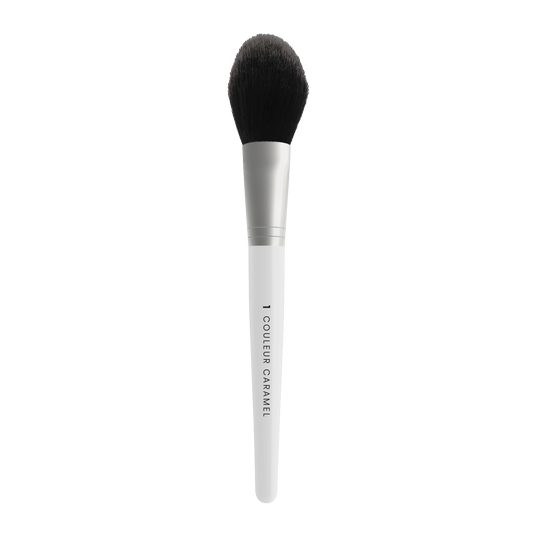 Deze prachtige Vegan poederpenseel van Couleur Caramel verdeelt compact poeders of los poeder. 