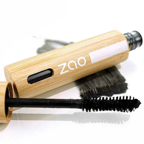 Zao mascara intense black close-up met borstel voor volume en lengte