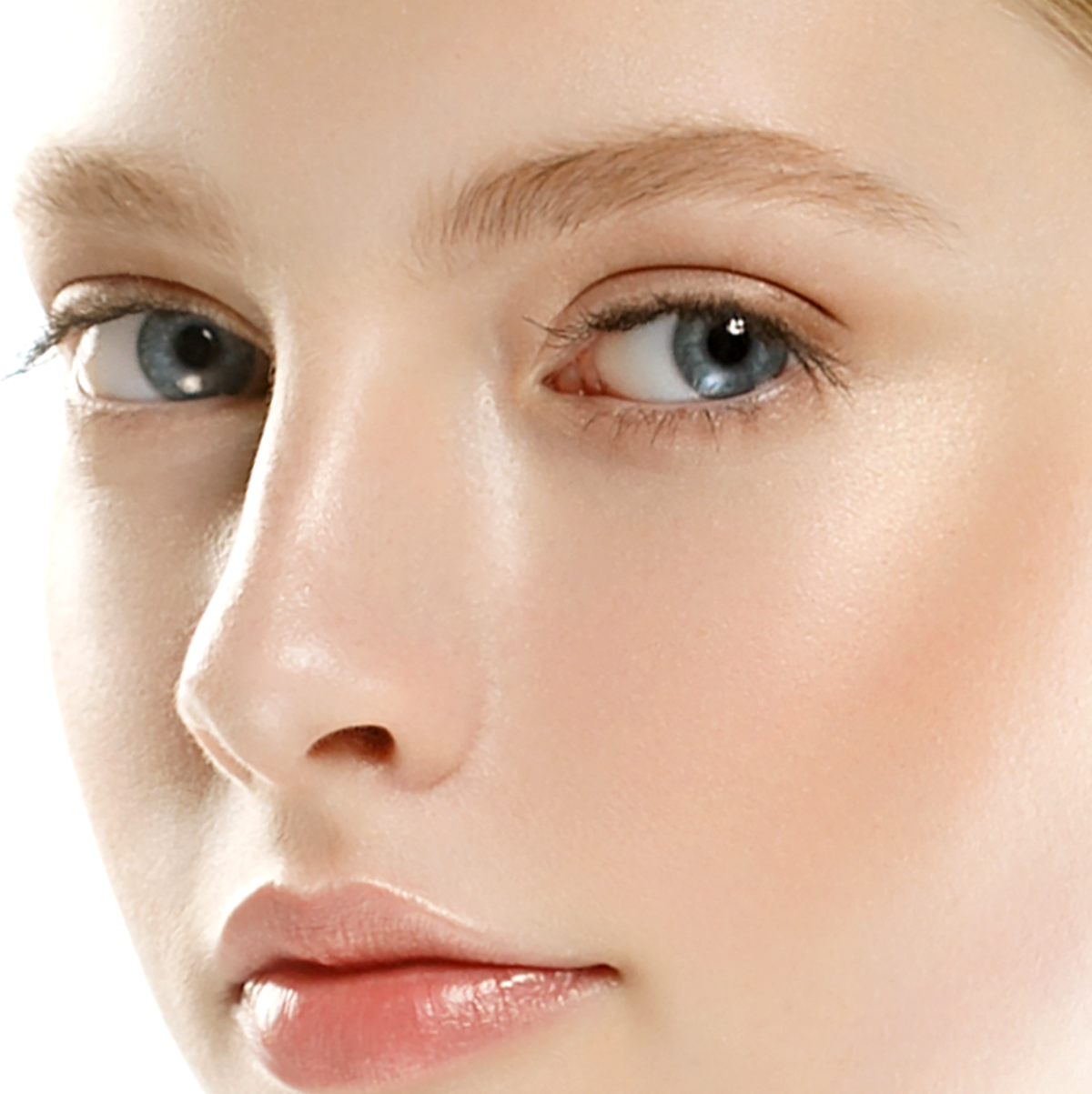 Sourcils dessinés avec le Crayon Sourcils Bio N°126 Blond Clair de Couleur Caramel