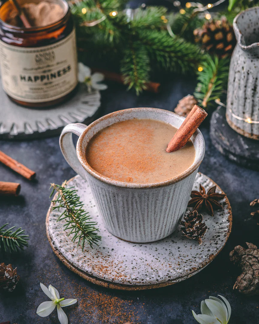 En als klap op de vuurpijl hebben we deze gelukskruiden gecombineerd met koffie-achtige bases voor hun aardende en voortreffelijke smaken.