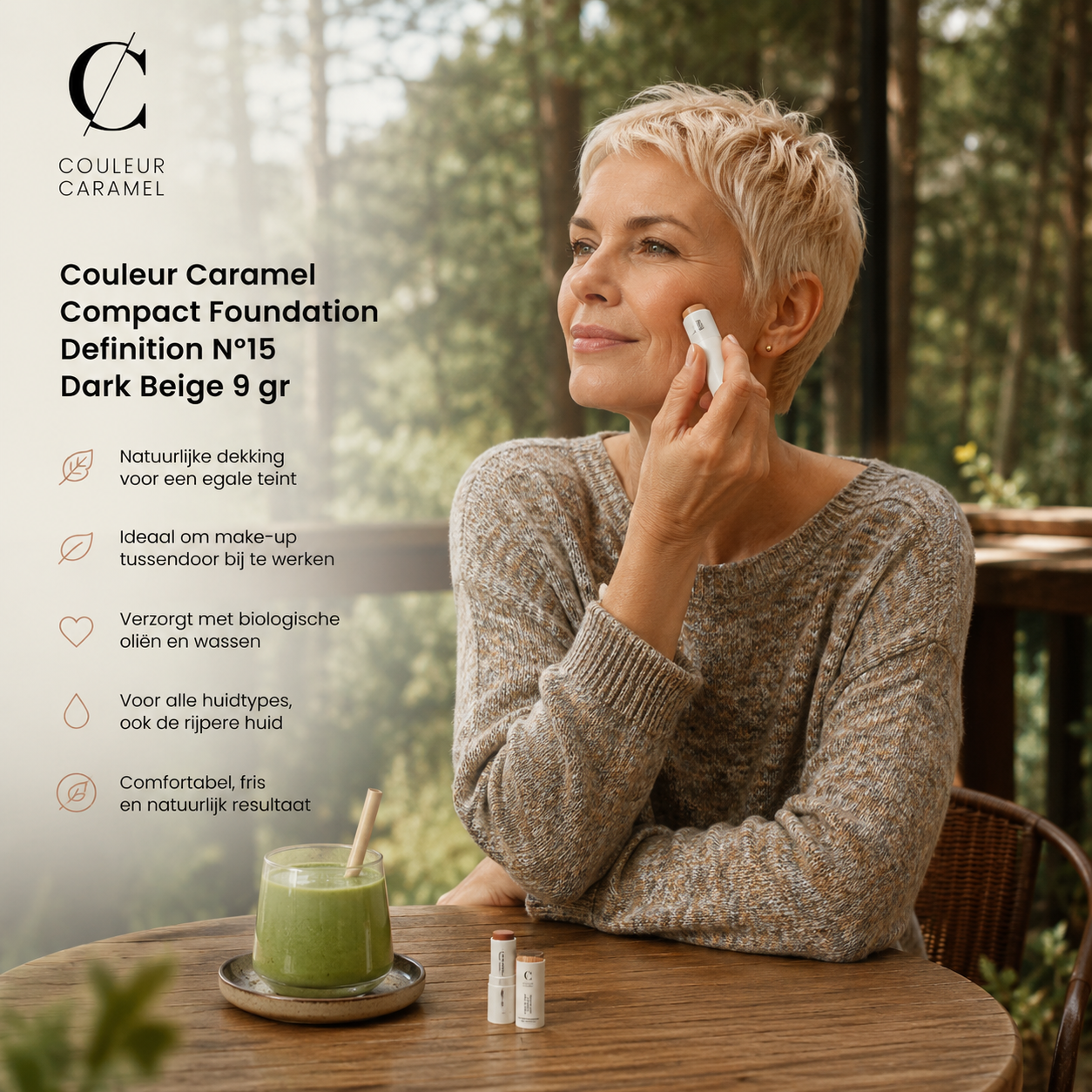 Couleur Caramel Compact Foundation Dark Beige voor egale teint op bosterras