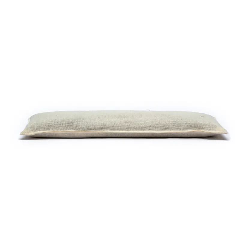 En détendant vos yeux avec ce petit coussin, vos sourcils, pommettes et tempes se relâchent aussi.
