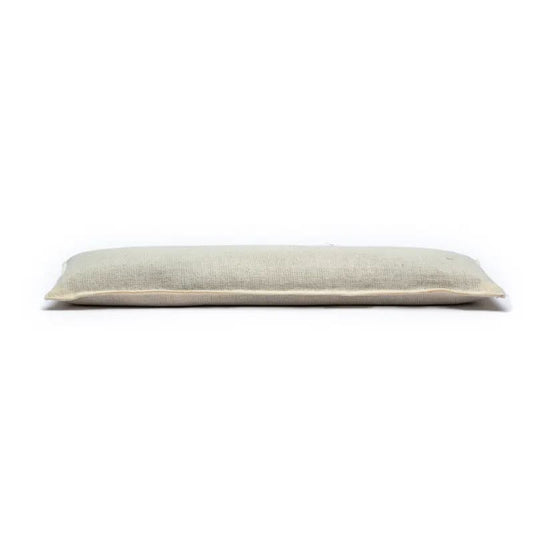 En détendant vos yeux avec ce petit coussin, vos sourcils, pommettes et tempes se relâchent aussi.