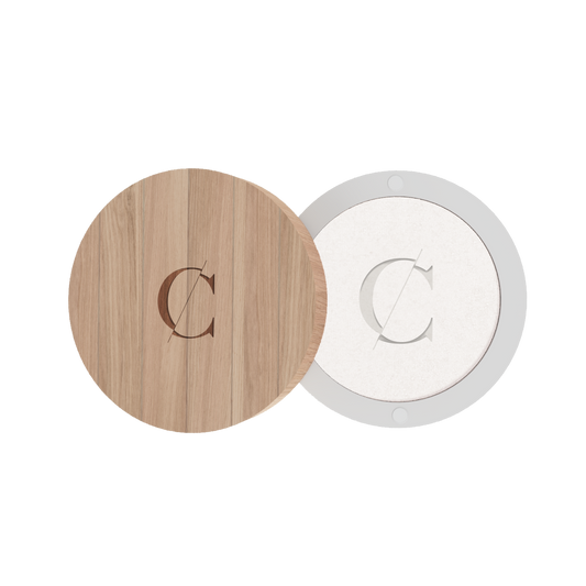 De natuurlijke en biologische oogschaduw van Couleur Caramel bevat een sterke concentratie van pigmenten. 