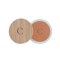 Les teintes naturelles et bio de Couleur Caramel sont composées de poudre micronisée.